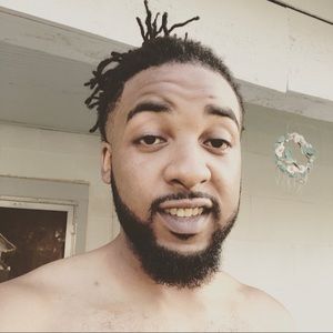 Meet your Posher, Dominique